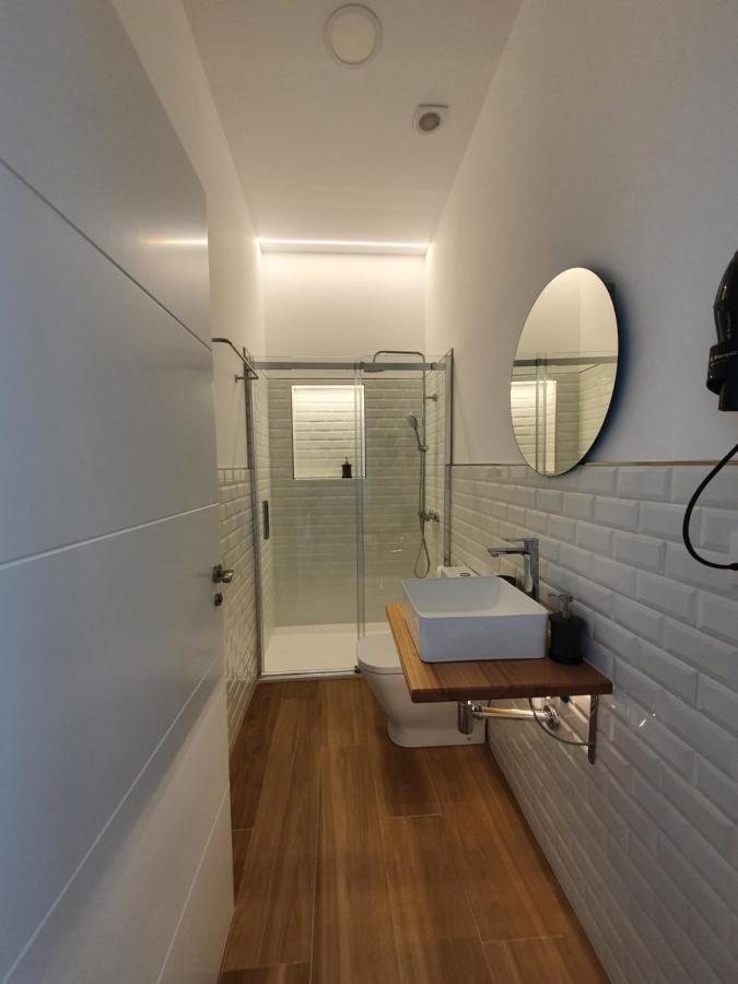 Redondela Apartments - Bedroom, Bathroom & Kitchen エクステリア 写真