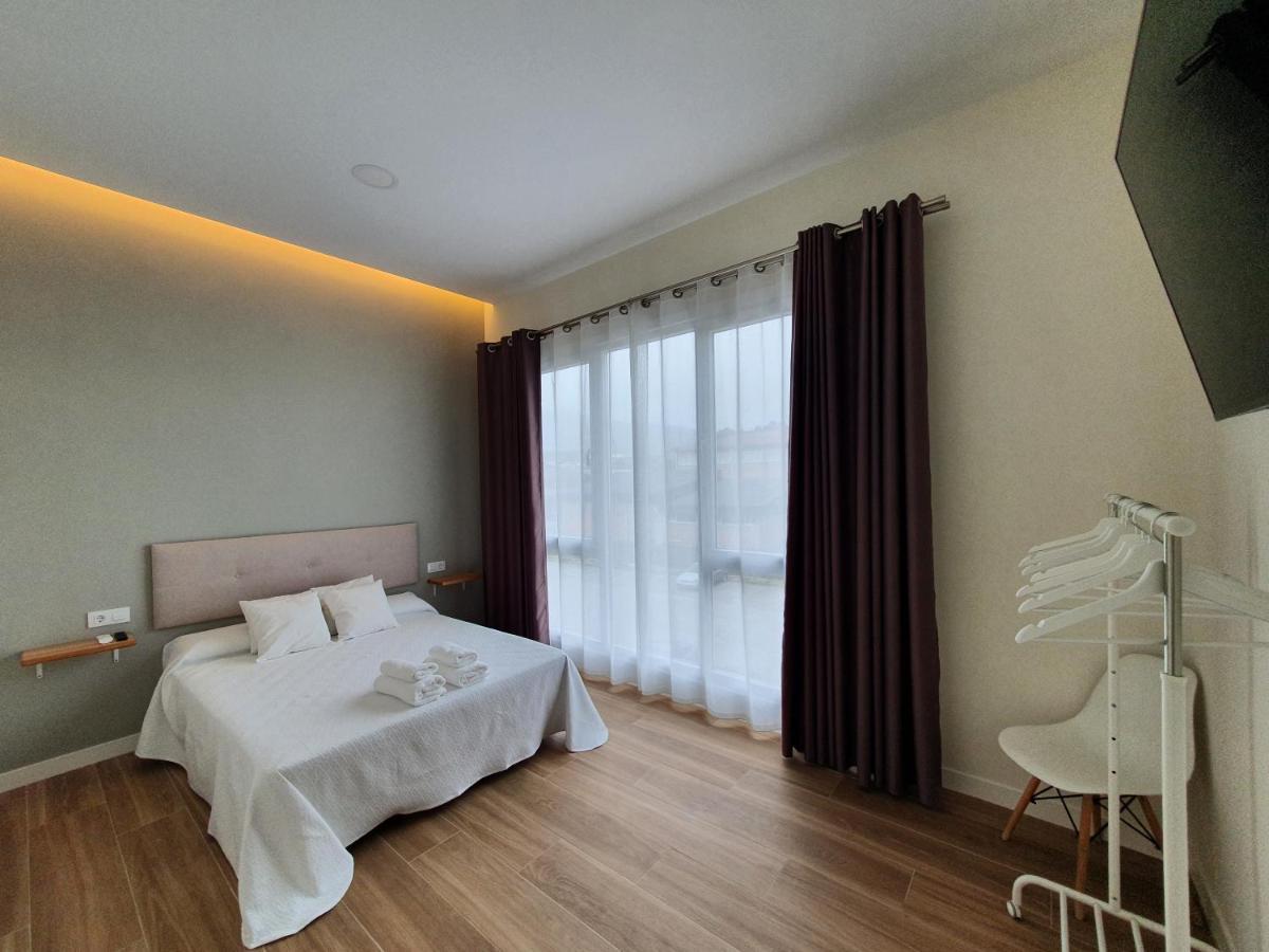Redondela Apartments - Bedroom, Bathroom & Kitchen エクステリア 写真